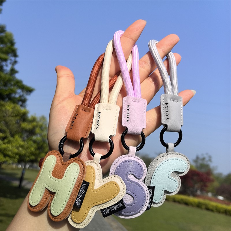 Monogram Keychain Leather - A tot Z lederen initialen sleutelhanger