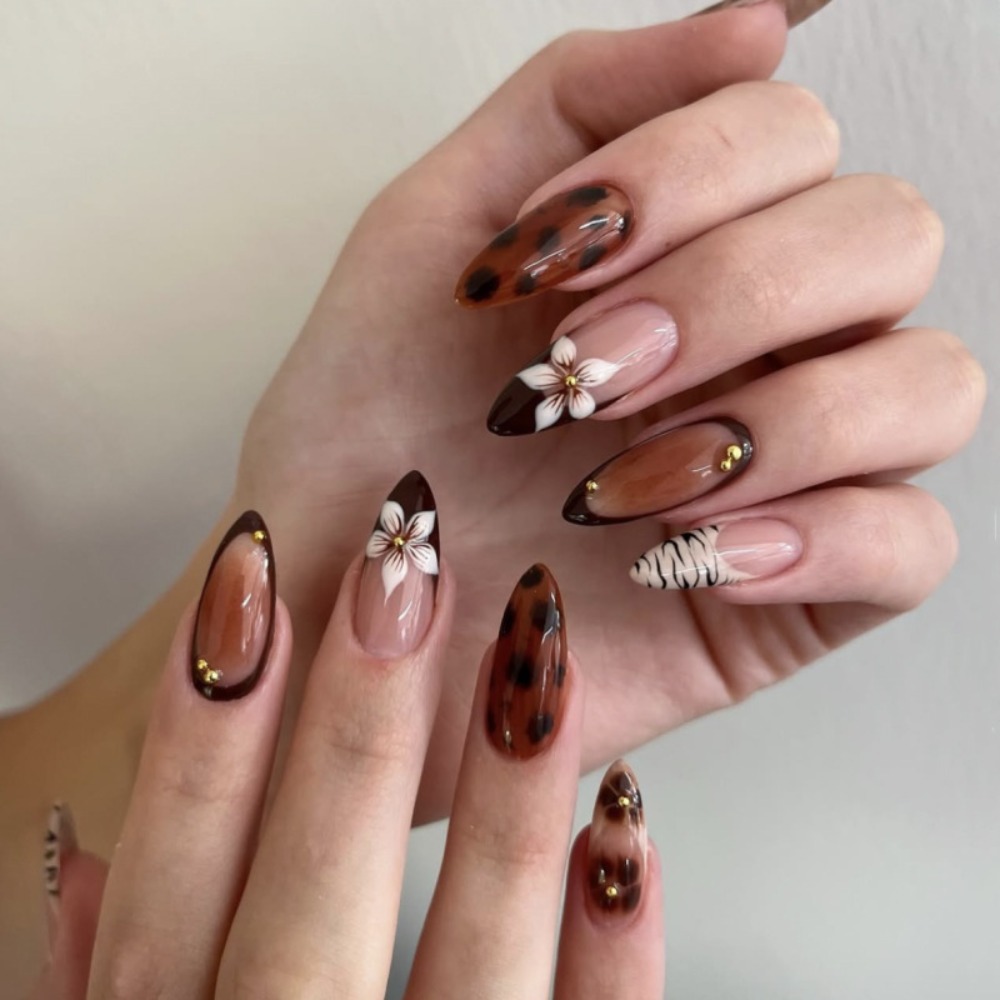 Pressed Flower Art - 24 stuks bruine French Tip opzetnagels,